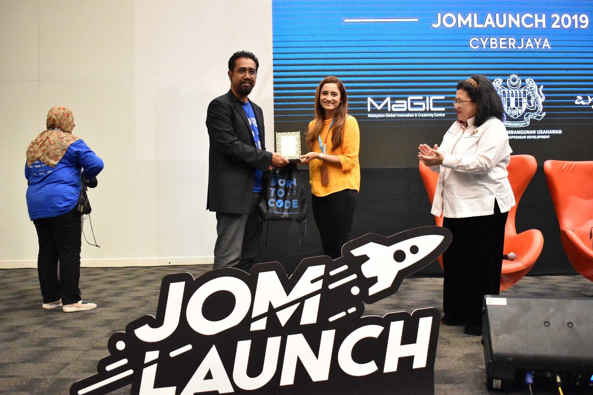 JOMLAUNCH 2019 Cyberjaya stage and community award presentation